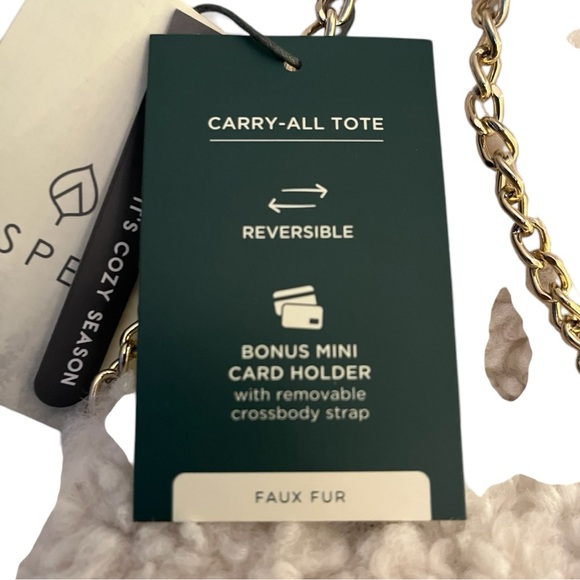 Aspen Reversible Fleece & Faux leather tote - Picture 7 of 8